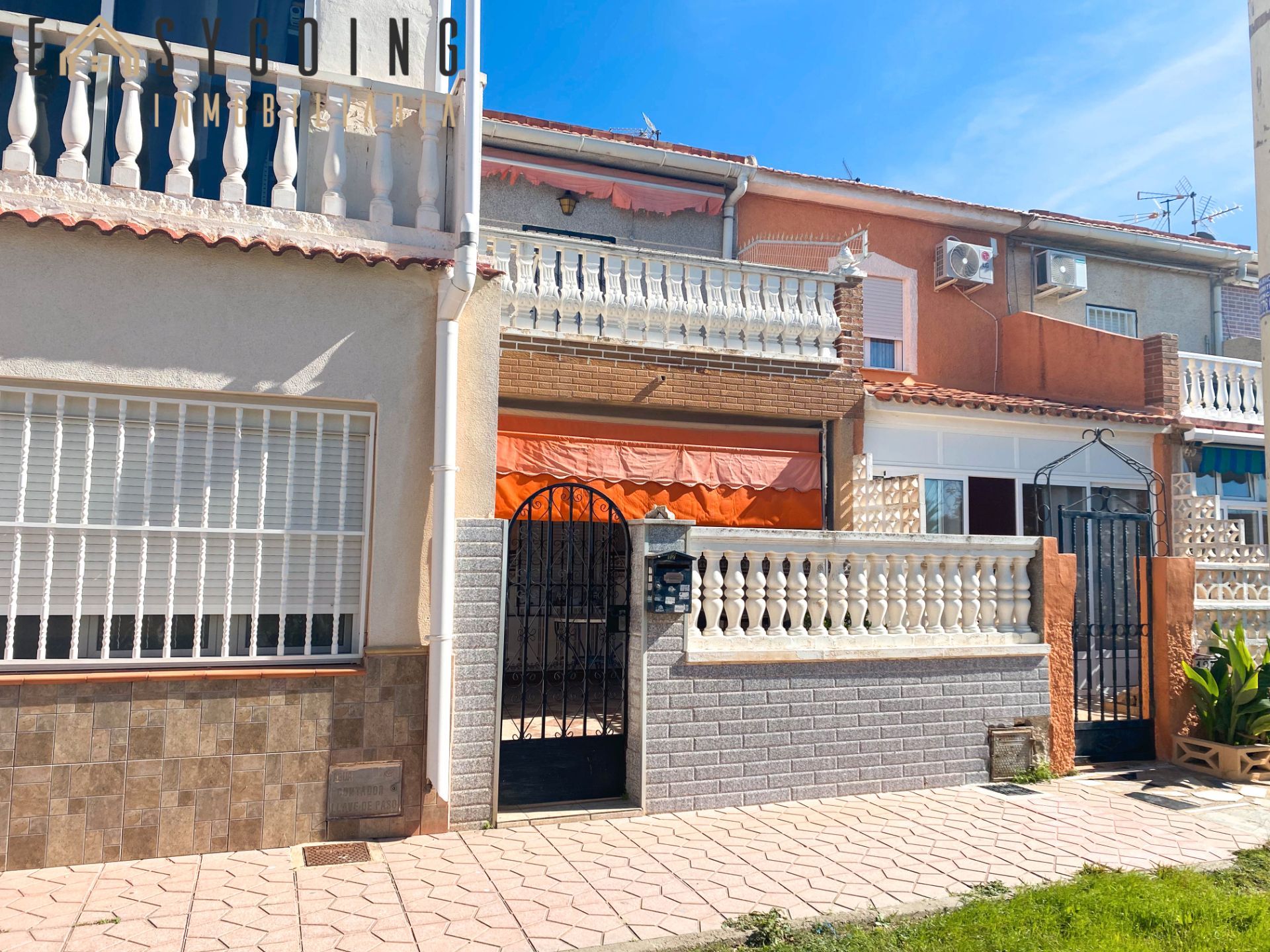Exterior view of Single-family semi-detached for sale in Torrevieja  with Storage room, Furnished and Washing machine
