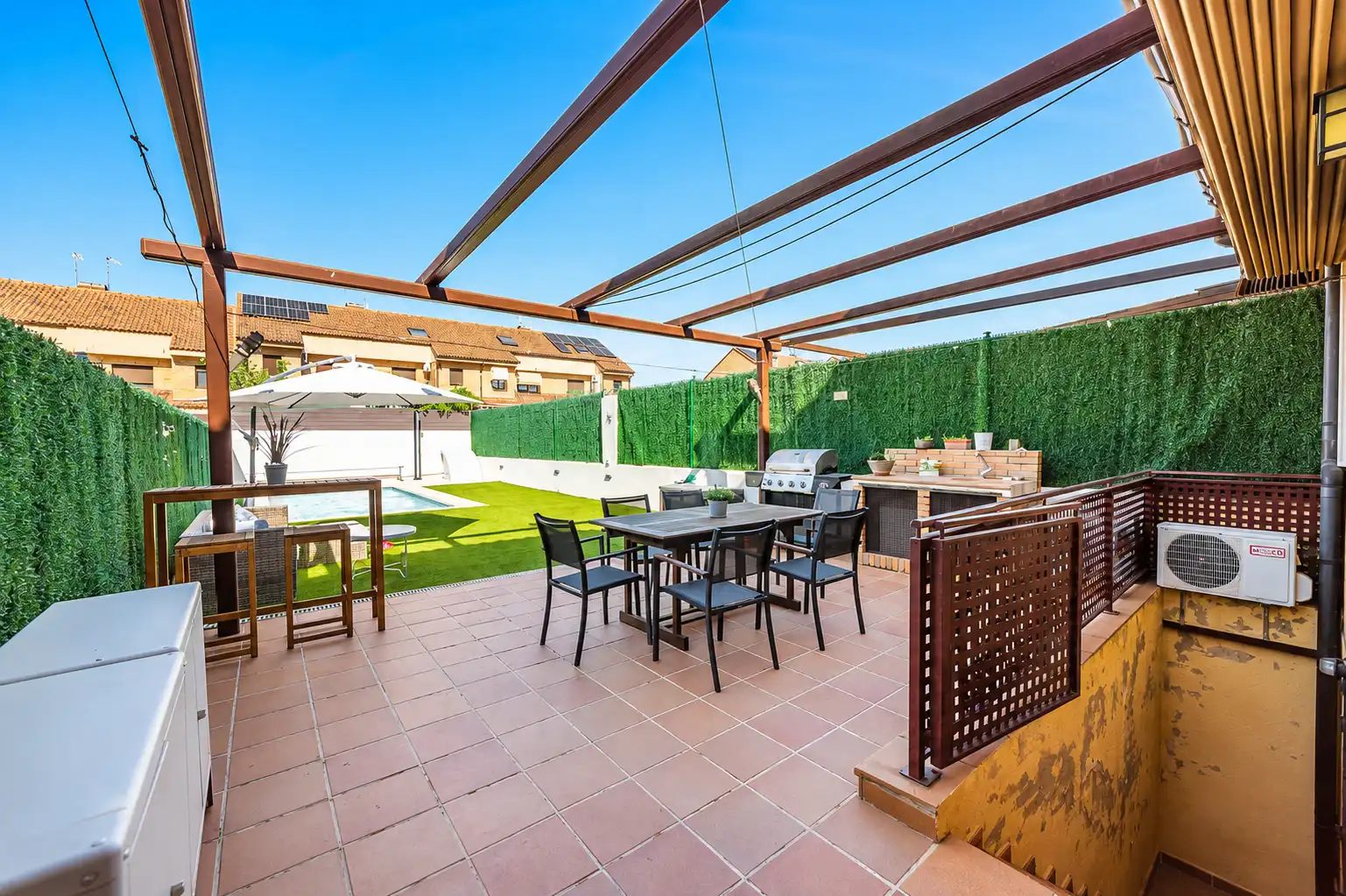 Terrassa de Casa adosada en venda en Navalcarnero amb Aire condicionat, Calefacció i Jardí privat