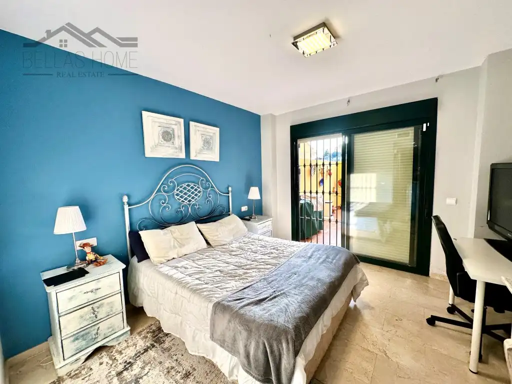 Habitación de Piso en venta en Estepona con Aire acondicionado, Terraza y Piscina