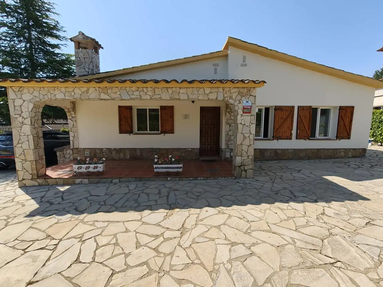 Vista exterior de Casa o xalet en venda en Caldes de Malavella amb Aire condicionat, Calefacció i Jardí privat