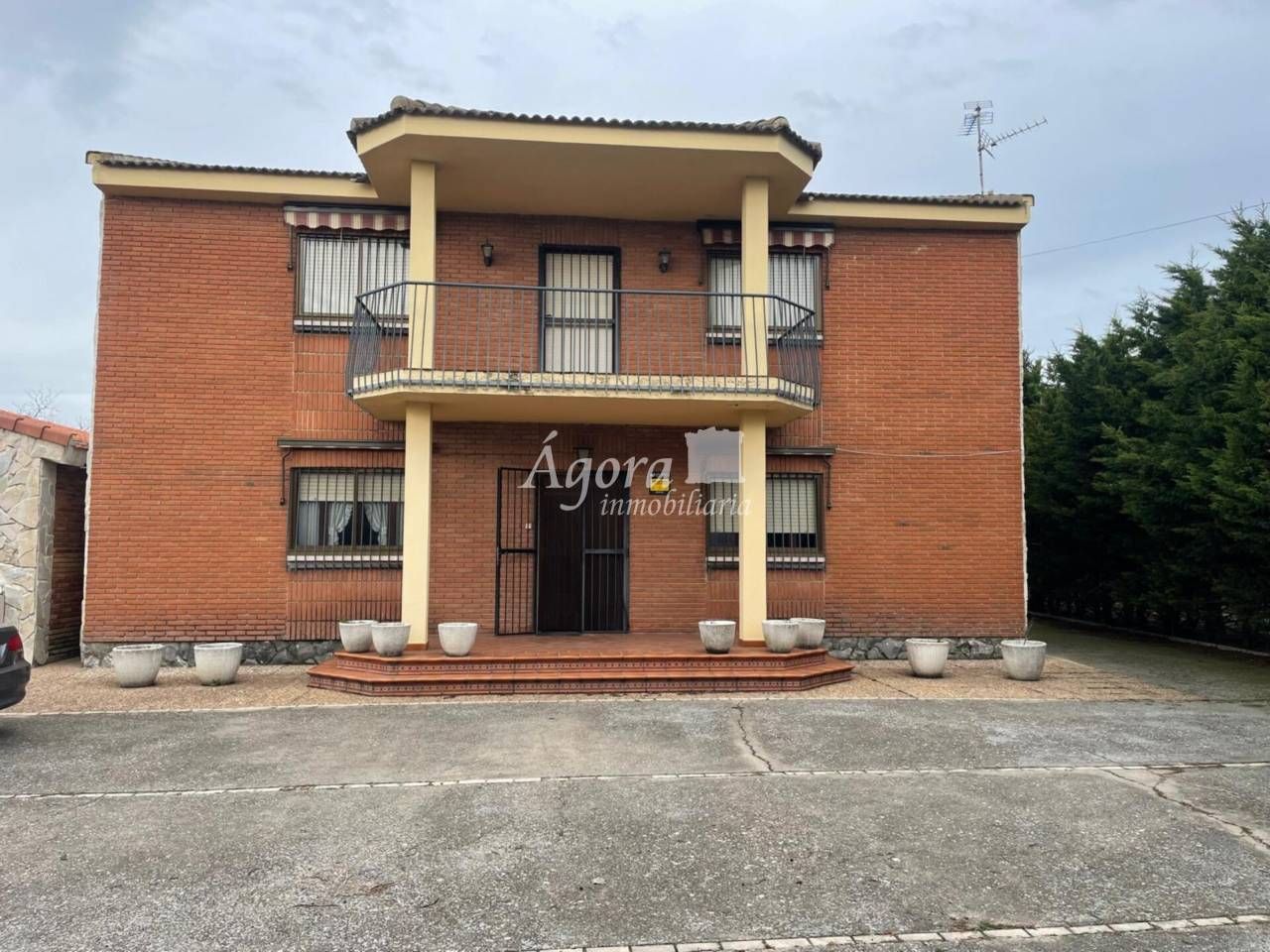Exterior view of House or chalet for sale in Valladolid Capital  with Heating, Private garden and Terrace