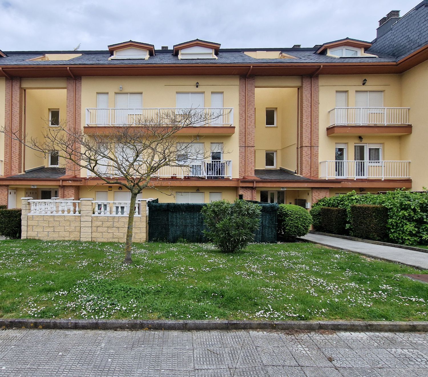 Außenansicht von Wohnung zum verkauf in Suances mit Heizung und Terrasse