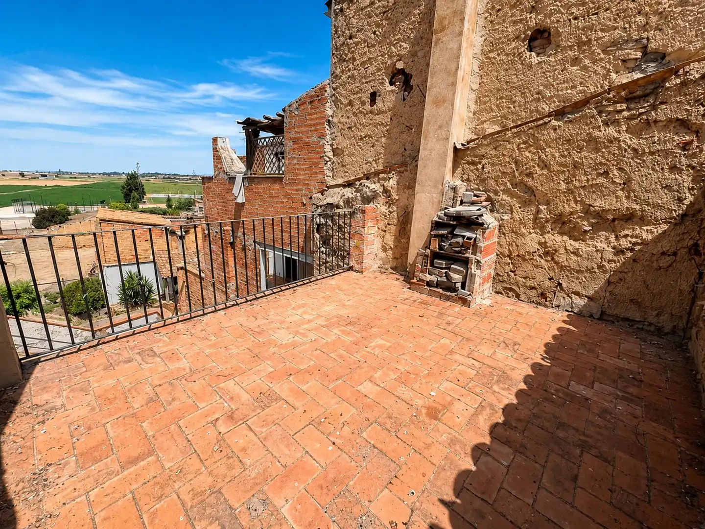 Casa con balcón en venta en Catalunya, 8