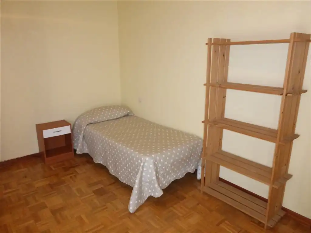 Habitación de Piso de alquiler en  Pamplona / Iruña con Calefacción y Amueblado