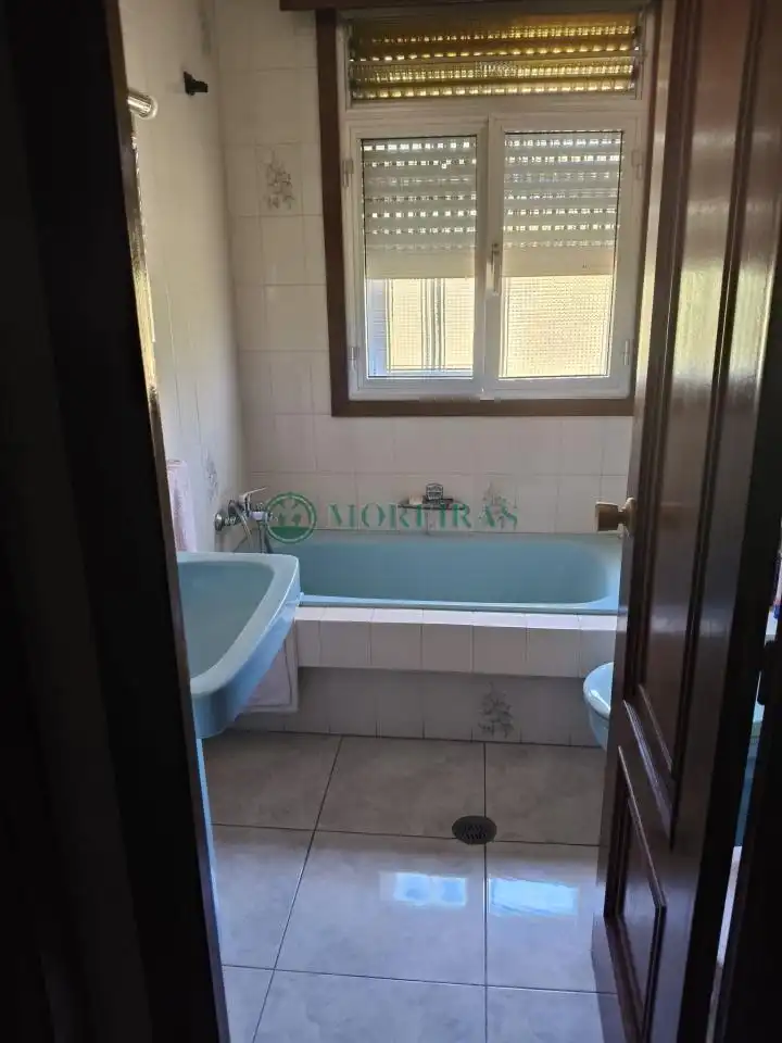 Bany de Casa o xalet en venda en Maside amb Jardí privat