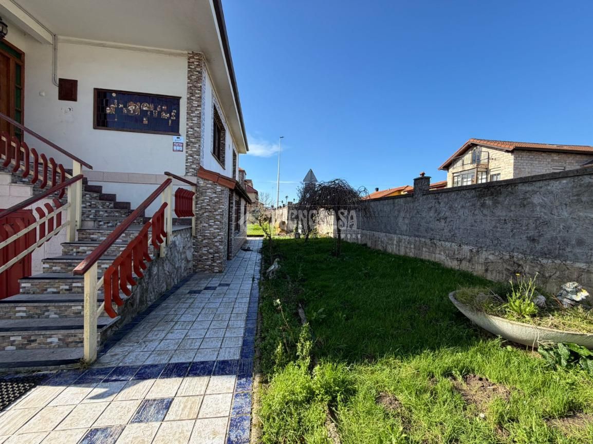 Vista exterior de Casa o chalet en venta en El Astillero   con Calefacción, Trastero y Piscina