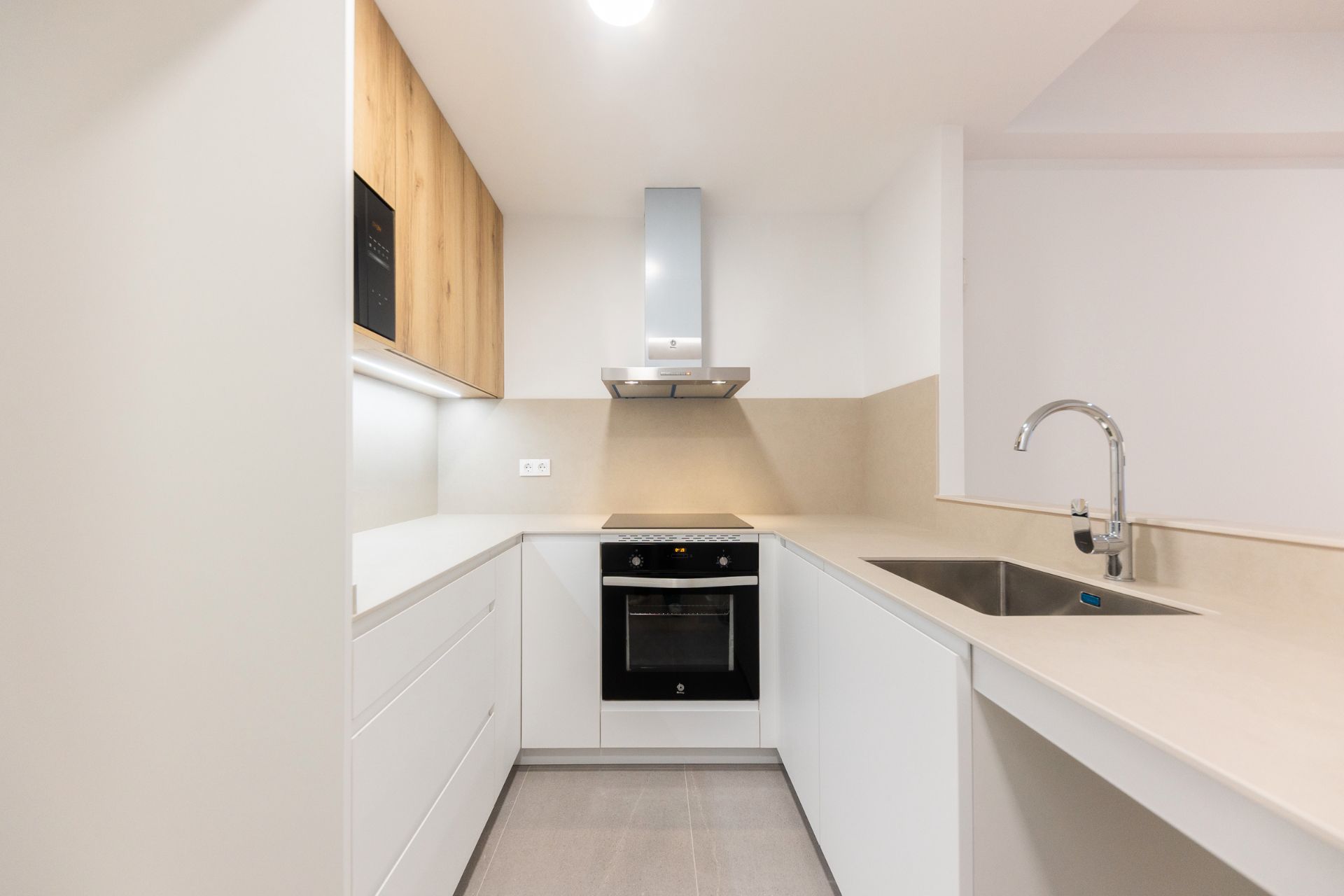 Cocina de Piso en venta en Sant Boi de Llobregat con Horno y Microondas