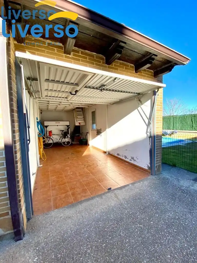 Casa o xalet en venda en Milagros amb Calefacció, Jardí privat i Parquet