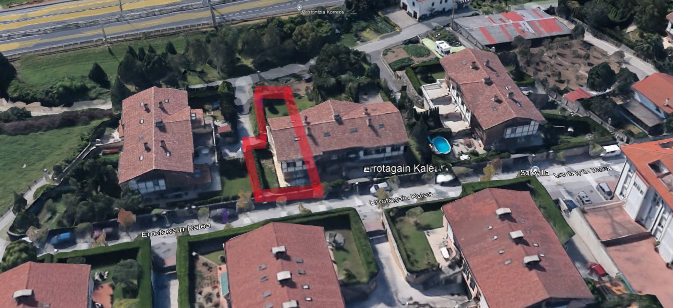 Vista exterior de Casa adosada en venda en Andoain amb Calefacció, Jardí privat i Parquet