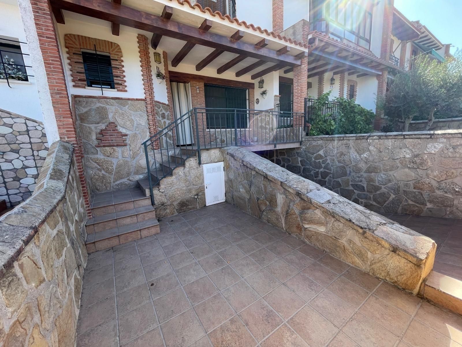 Jardí de Casa adosada en venda en Montánchez amb Aire condicionat, Terrassa i Traster