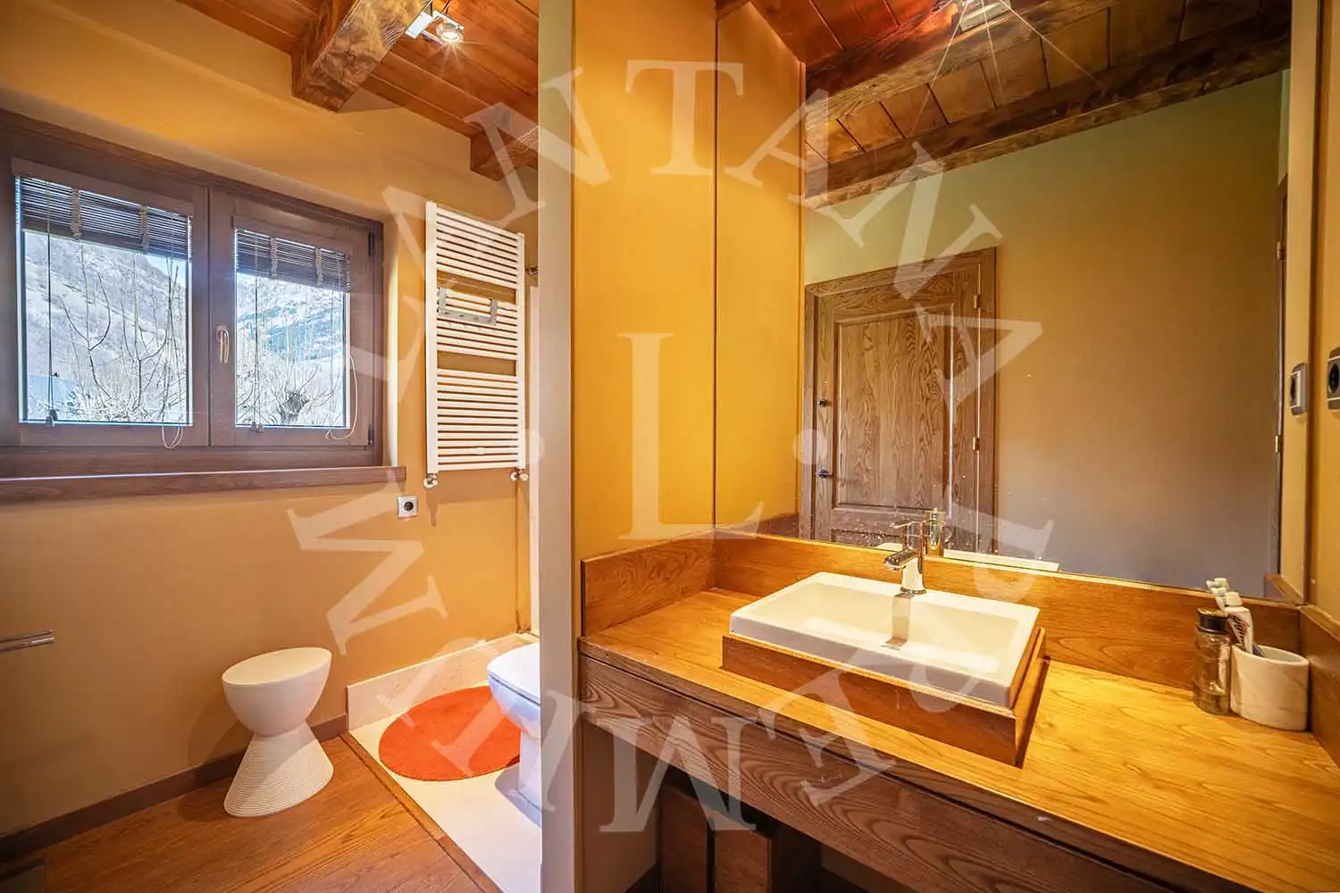 Baño de Casa adosada en venta en Naut Aran con Calefacción, Jardín privado y Parquet