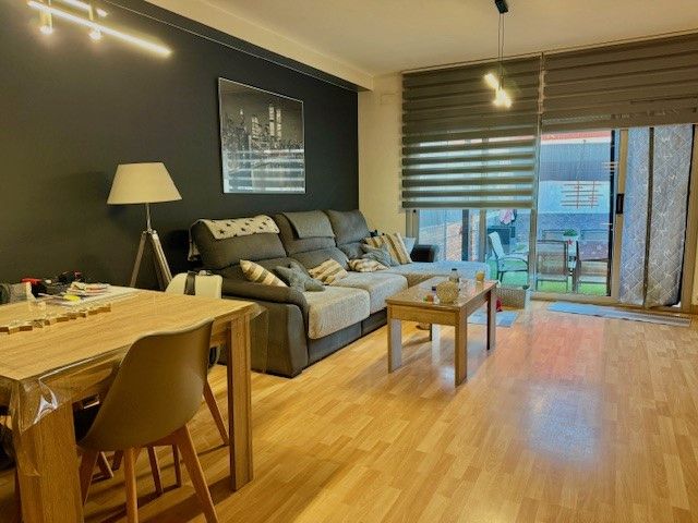 Sala d'estar de Casa adosada en venda en Montcada i Reixac amb Aire condicionat, Calefacció i Jardí privat