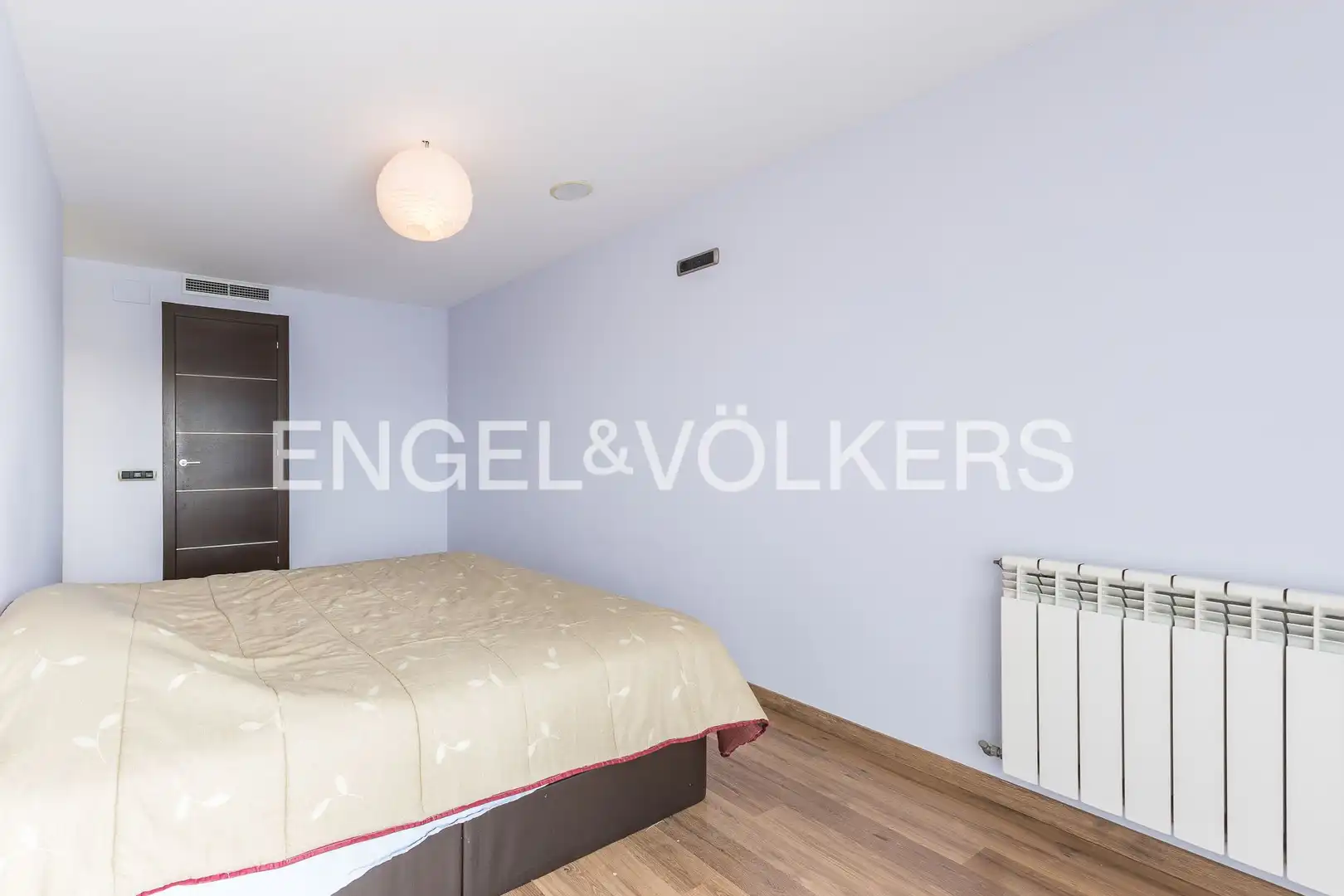 Habitación de Casa o chalet en venta en El Prat de Llobregat con Aire acondicionado, Calefacción y Jardín privado