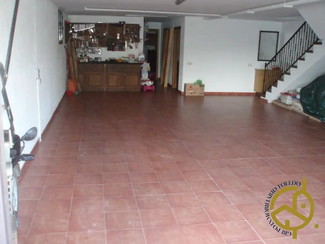Houses for sale in Nambroca  with Air Conditioner, Heating and Private garden