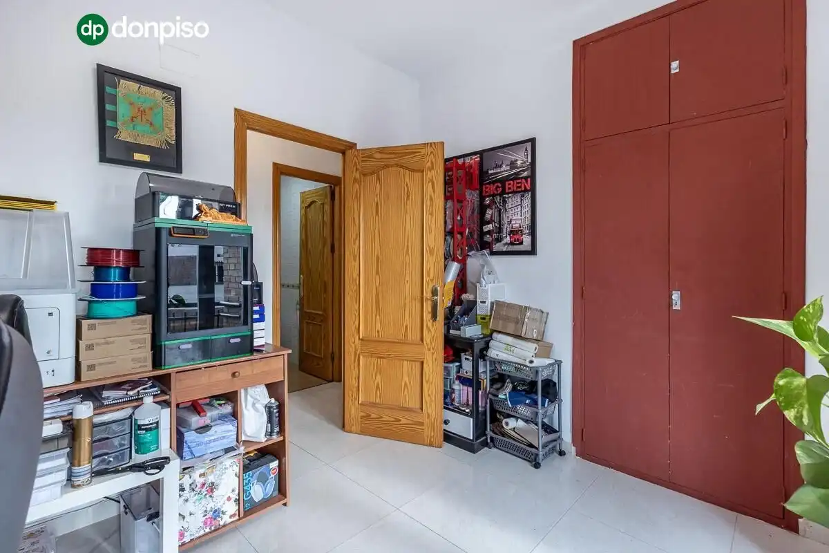 Flat for sale in Granada  with Air Conditioner and Terrace