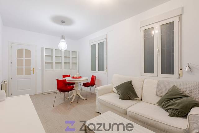 Piso en Alquiler en Calle de Bretón de los Herreros en Ríos Rosas - Nuevos Ministerios