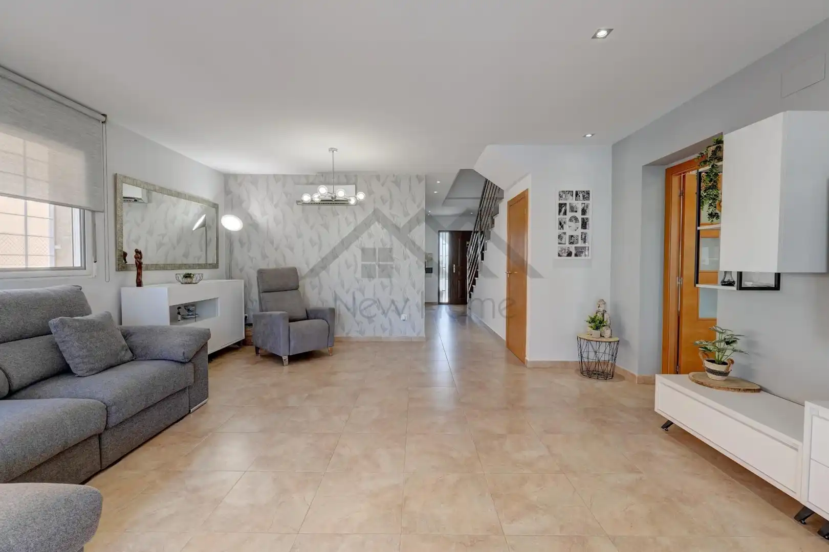 Sala d'estar de Casa adosada en venda en La Pobla de Vallbona amb Aire condicionat, Calefacció i Jardí privat