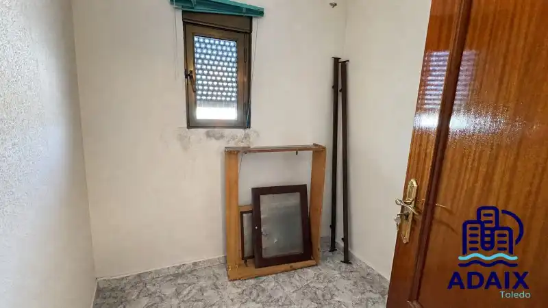 Habitación de Casa adosada en venta en Huecas con Calefacción y Balcón