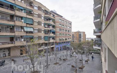 Vista exterior de Pis en venda en  Barcelona Capital amb Terrassa i Balcó