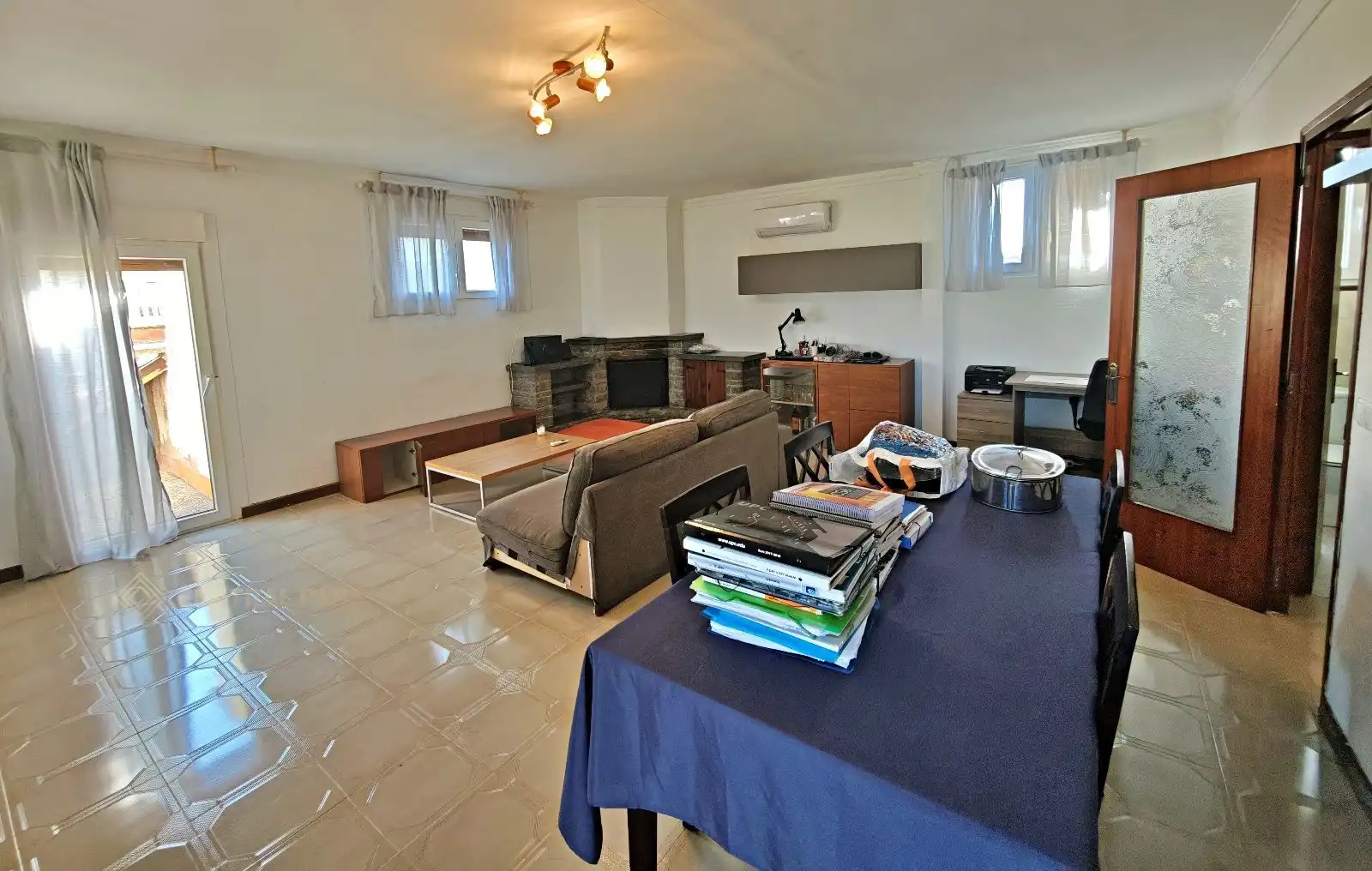 Sala d'estar de Casa o xalet en venda en Pacs del Penedès amb Calefacció, Terrassa i Traster