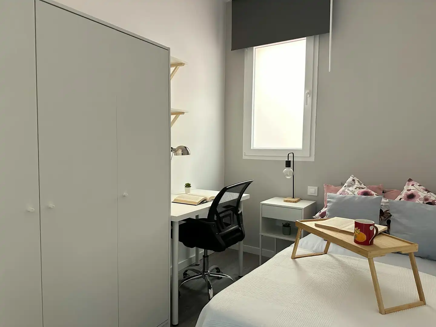 Bedroom of Flat for share in Madrid  with Air Conditioner, Heating and Furnished