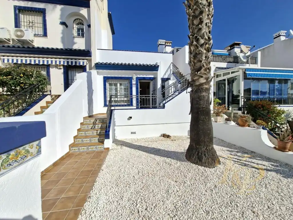 Bungalow amb piscina en venda a Calle Magallanes