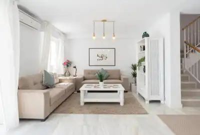 Sala de estar de Casa adosada en venta en Benalmádena con Aire acondicionado, Calefacción y Jardín privado