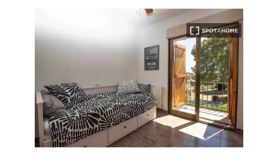 Habitación de Piso de alquiler en La Pobla de Vallbona con Aire acondicionado, Calefacción y Amueblado