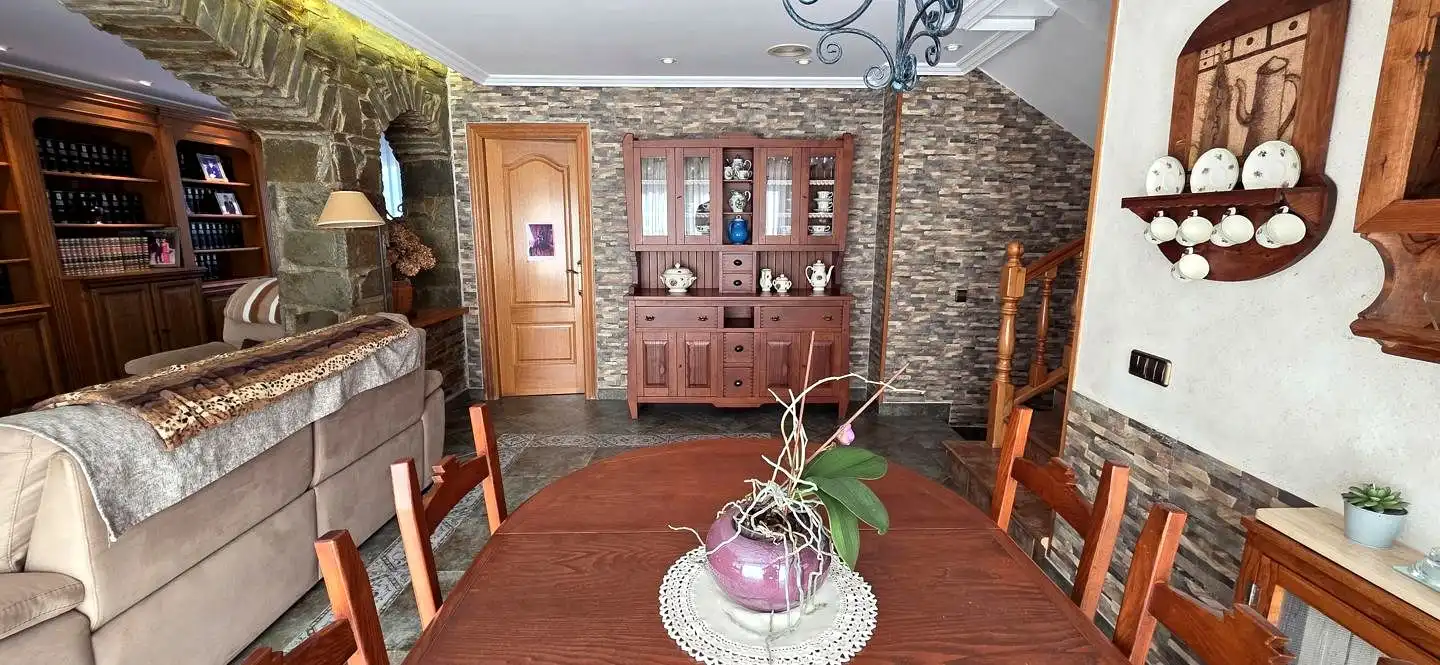 Dining room of Houses for sale in Valdés - Luarca  with Heating, Private garden and Parquet flooring