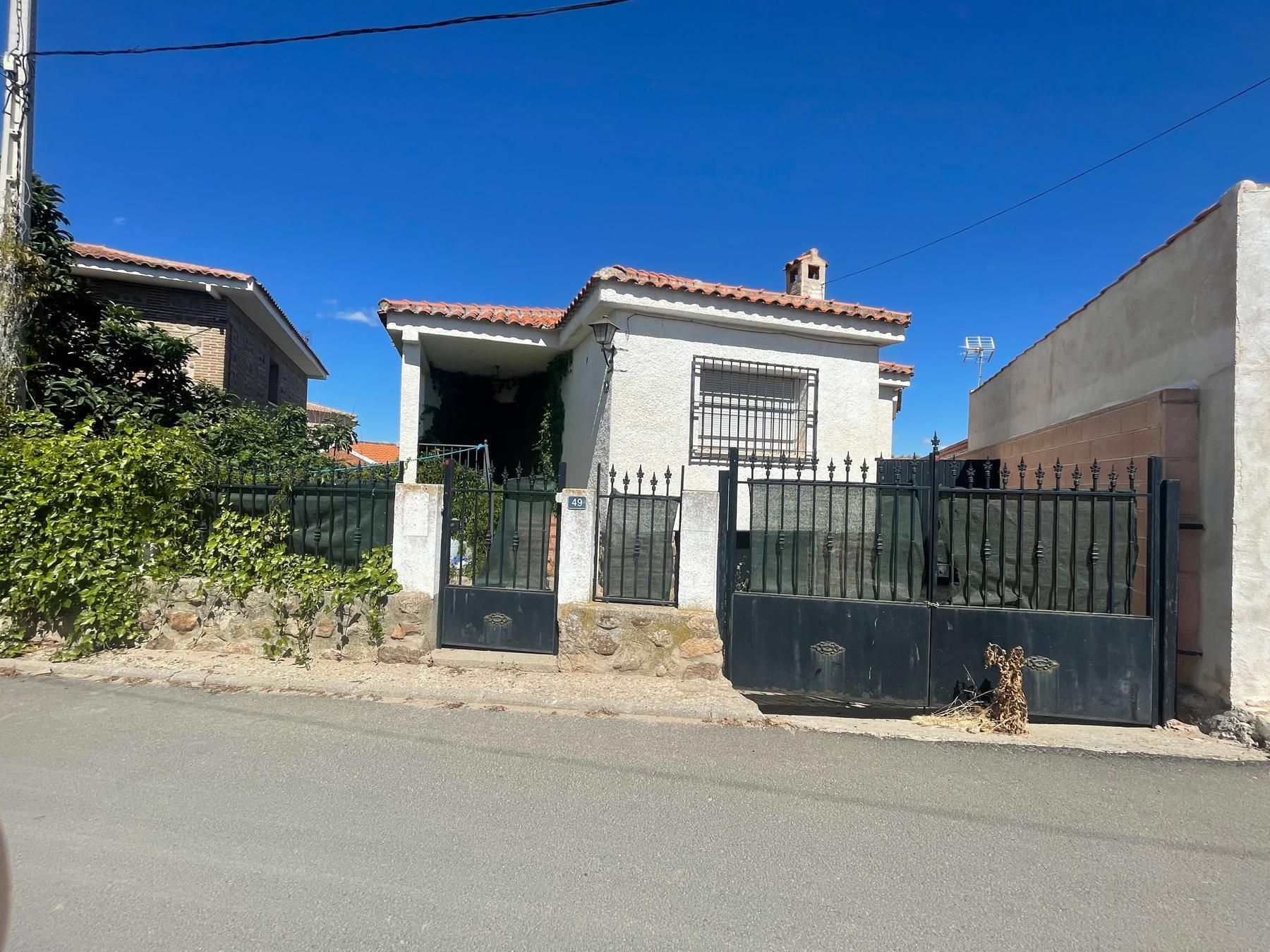 Vista exterior de Casa o xalet en venda en Polán amb Jardí privat i Terrassa
