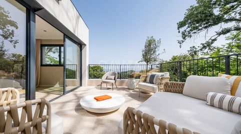 Villa de lujo de nueva construcción con diseño contemporáneo que combina elegancia, sostenibilidad y confort.