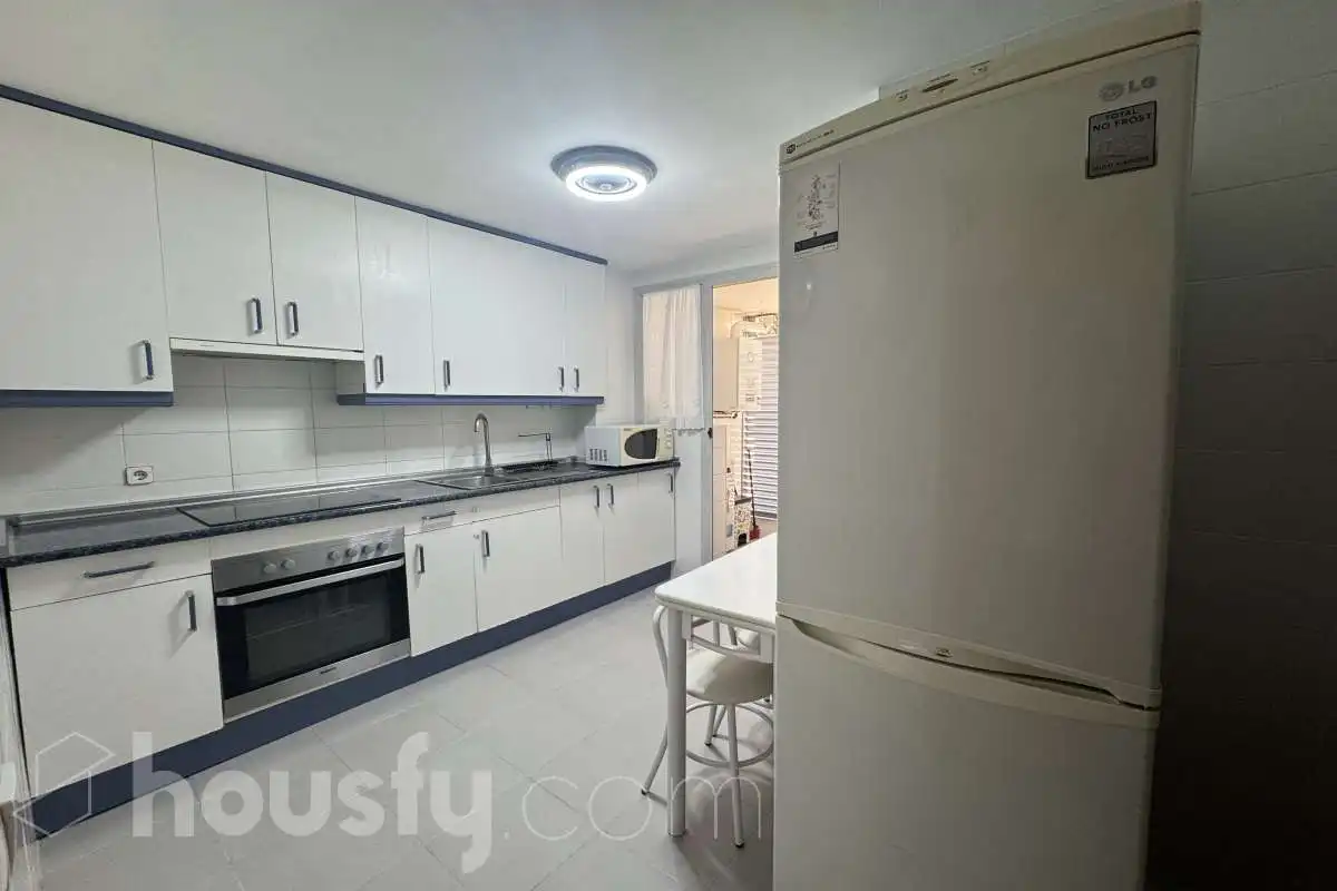 Cocina de Piso de alquiler en Madrid con Trastero y Amueblado