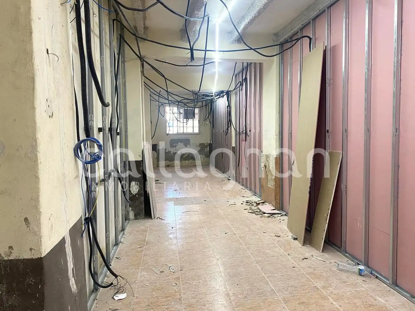 Erdgeschoss zum Verkauf in Valencia mit Klimaanlage, Terrasse und Balkon