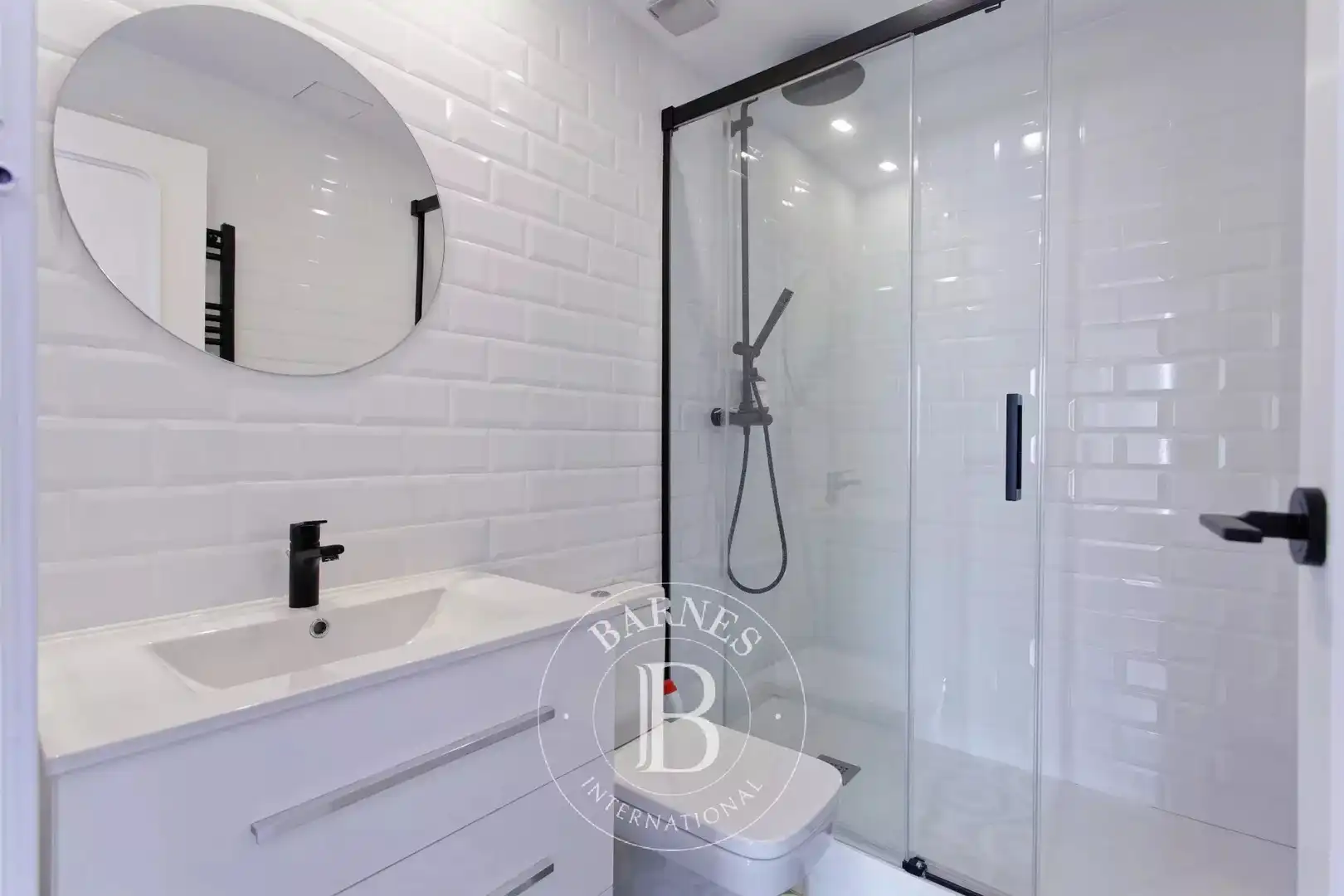 Badezimmer von Dachboden zum Verkauf in Barcelona mit Klimaanlage, Heizung und Terrasse