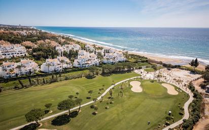 Vista exterior de Pis en venda en Marbella amb Aire condicionat, Terrassa i Traster