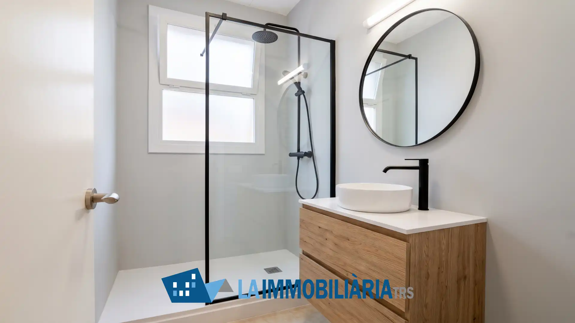 Baño de Piso en venta en Terrassa con Aire acondicionado, Calefacción y Terraza