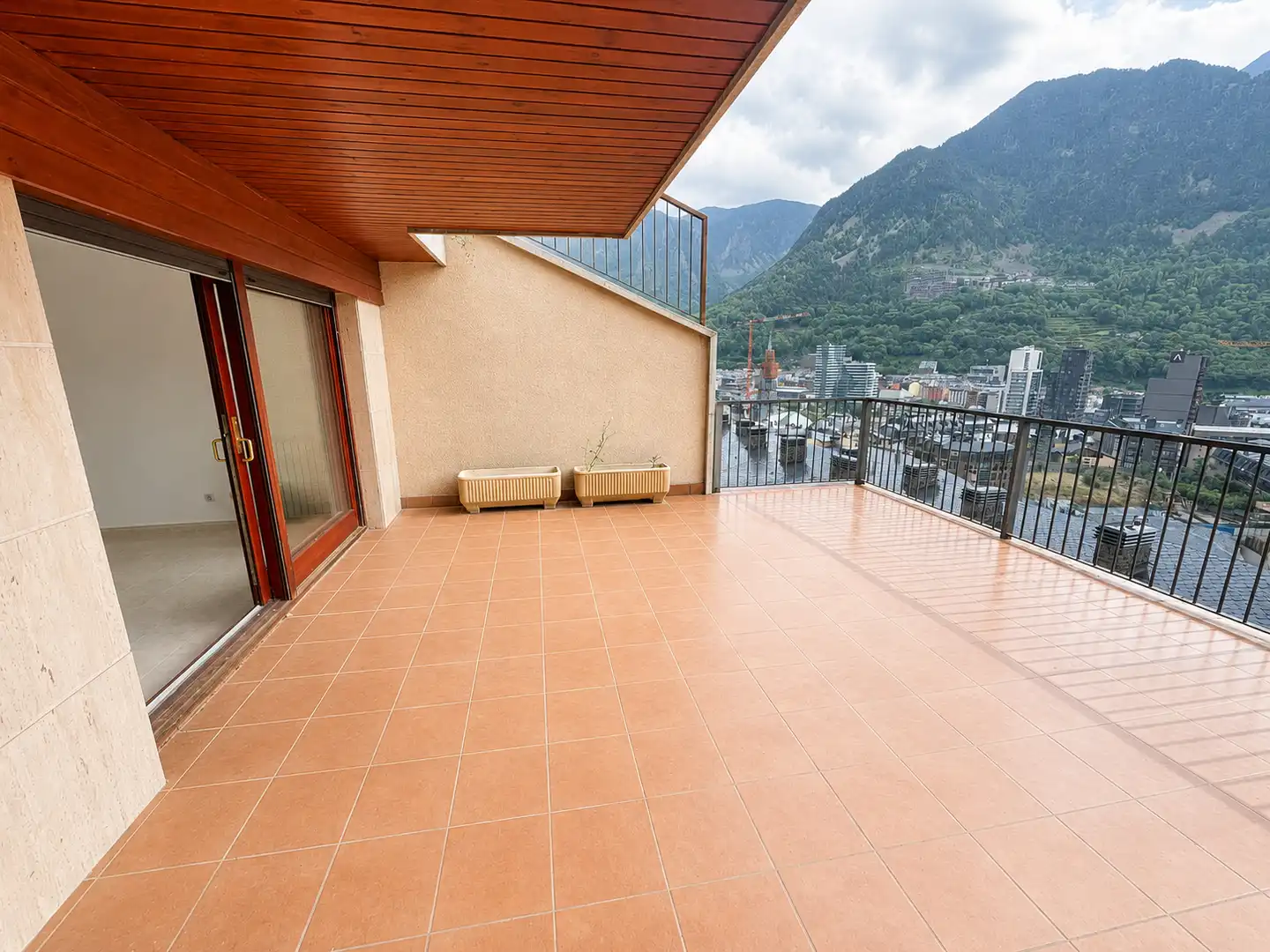 Terraza de Piso de alquiler en Escaldes – Engordany con Calefacción y Terraza