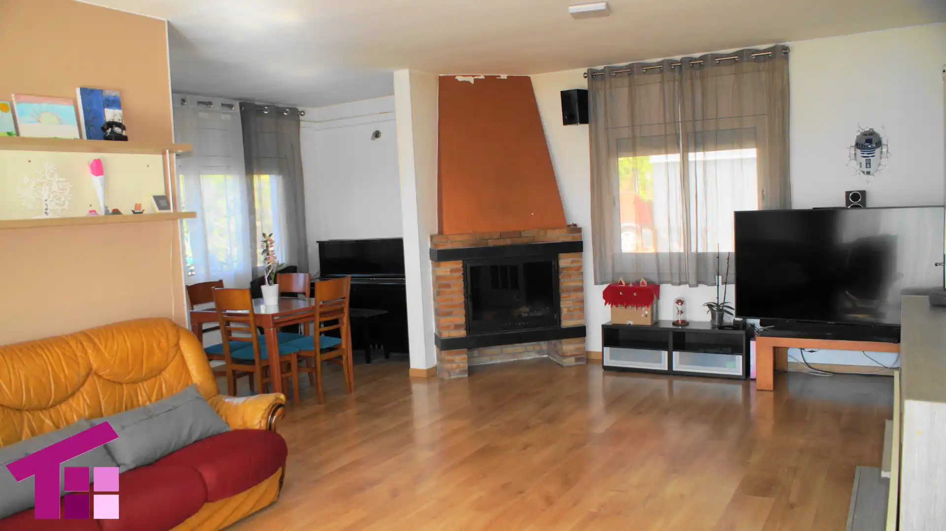 Sala d'estar de Casa o xalet en venda en L'Ametlla del Vallès amb Aire condicionat, Calefacció i Jardí privat
