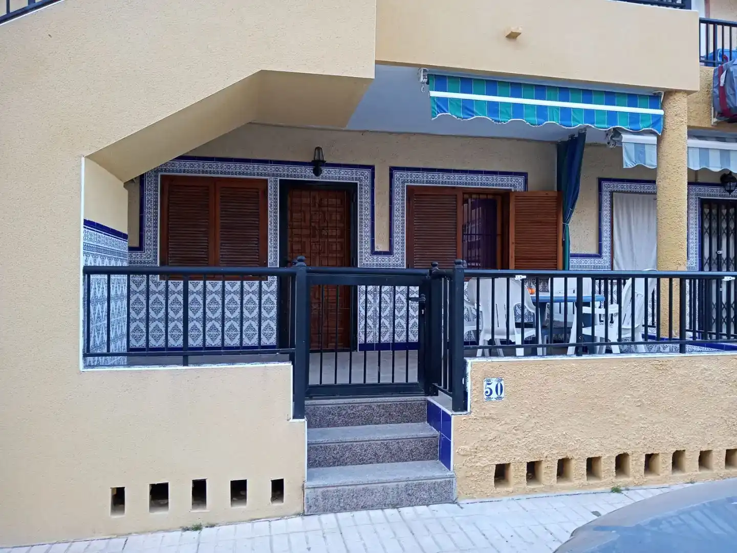 Außenansicht von Wohnung zur Miete in Torrevieja mit Klimaanlage und Schwimmbad