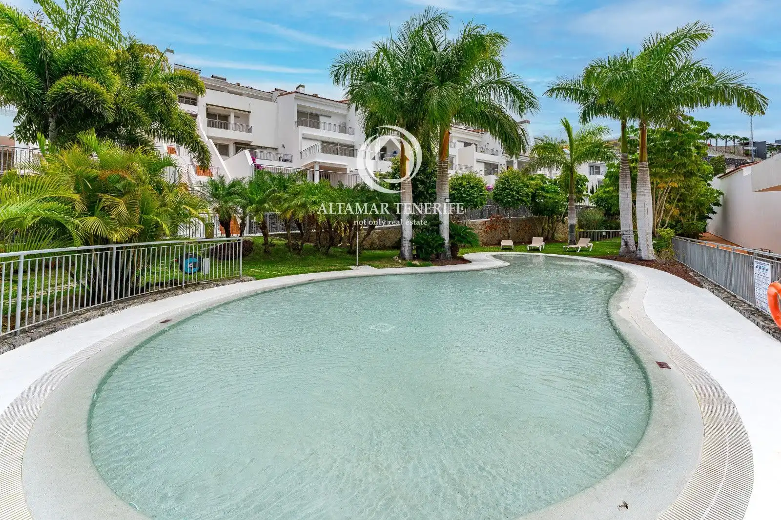 Apartamento con piscina en venta en de los Acantilados, imagen 24