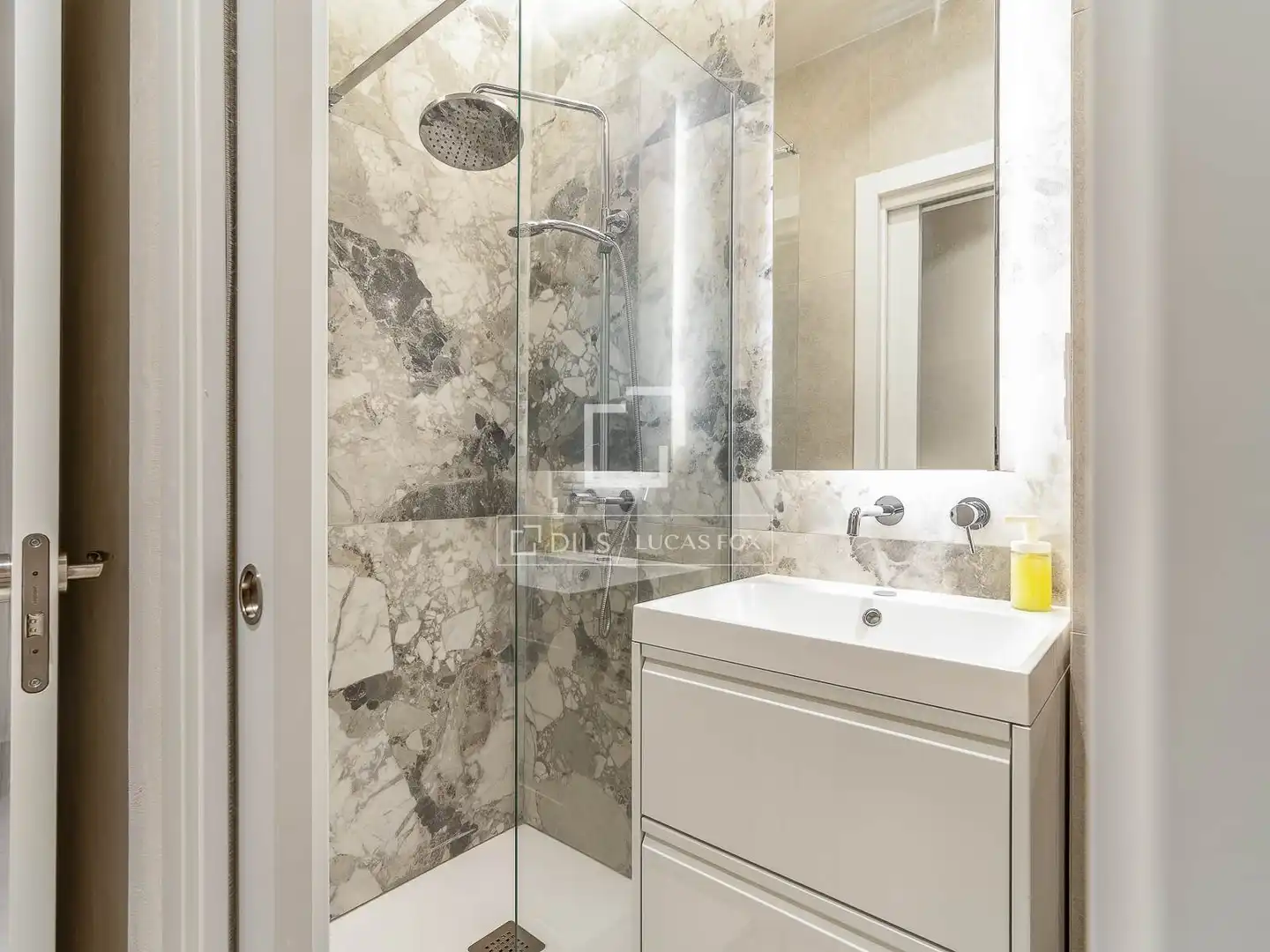 Baño de Piso en venta en Barcelona con Aire acondicionado, Calefacción y Amueblado