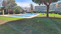 Swimming pool of Flat for sale in El Vendrell