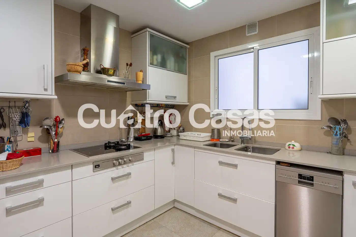 Cuina de Pis en venda en Barcelona amb Aire condicionat, Calefacció i Moblat
