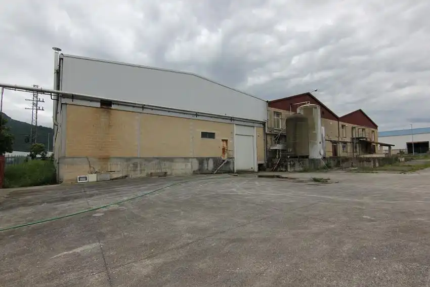 Vista exterior de Nave industrial en venta en Asparrena