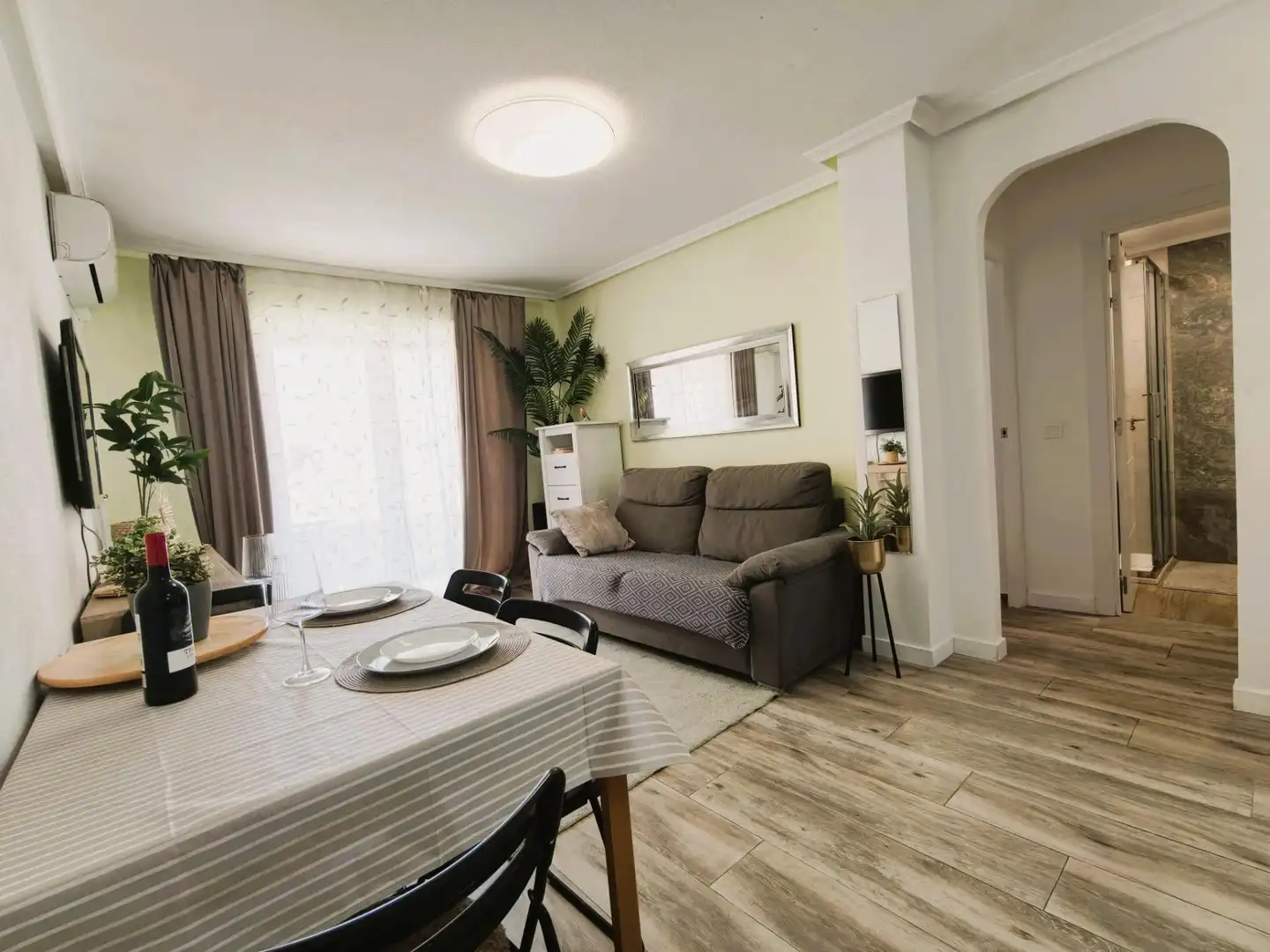 Living room of Apartments for sale in Cuenca  with Air Conditioner, Terrace and Furnished