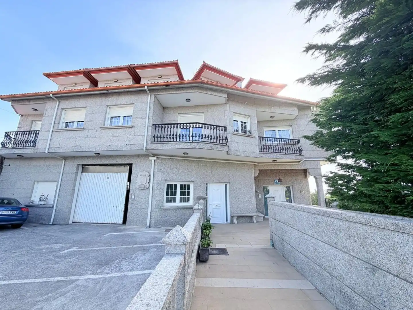 Exterior view of Buildings for sale in Sanxenxo