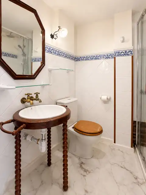 Bathroom of Flat for sale in Madrid  with Heating, Parquet flooring and Oven