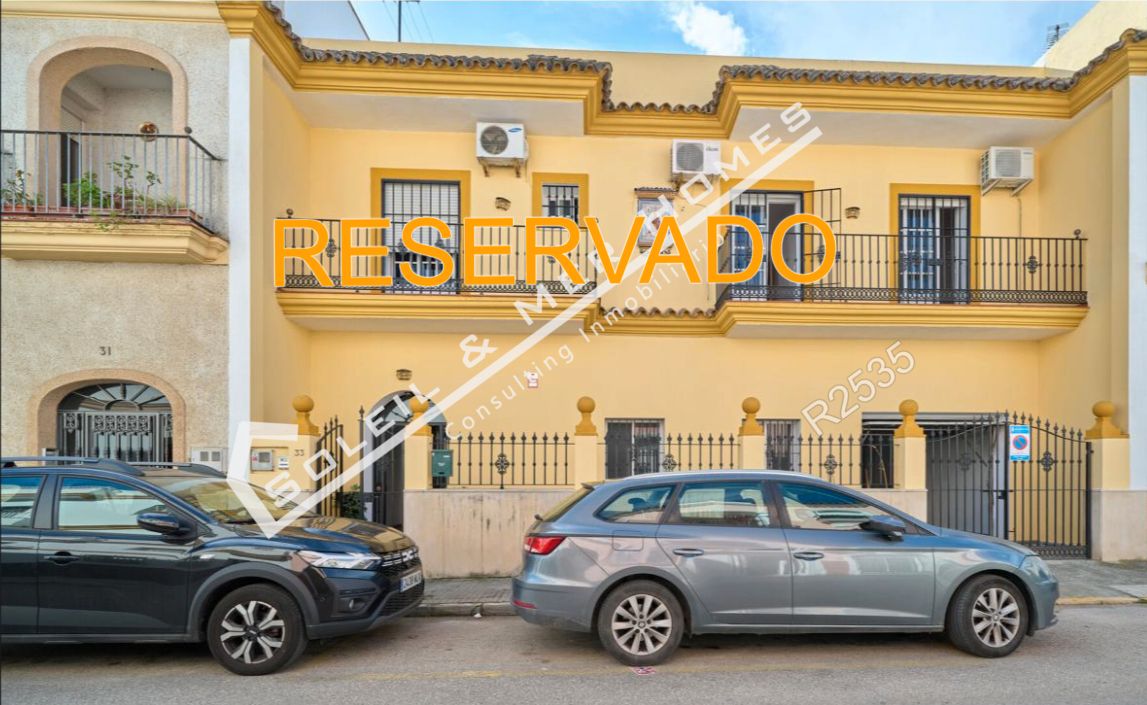 Vista exterior de Casa adosada en venta en Jerez de la Frontera con Terraza y Balcón