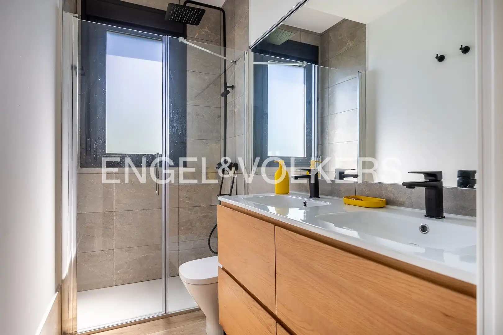 Bathroom of Duplexes for sale in Sevilla  with Air Conditioner, Heating and Terrace