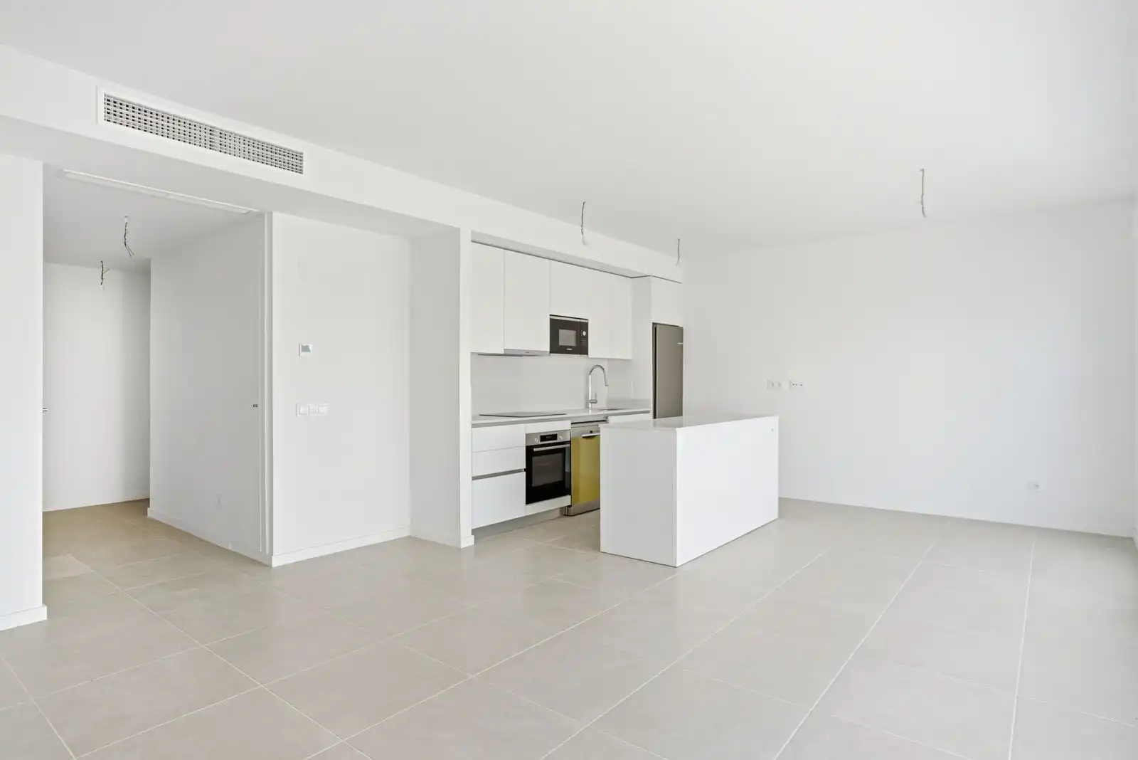 Cuina de Pis en venda en Estepona amb Aire condicionat, Terrassa i Piscina comunitària